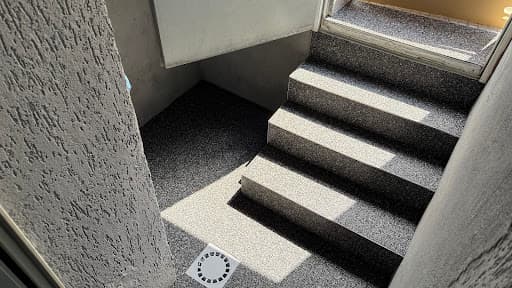 Bodendesign-SD GmbH | Steinteppich für Boden und Treppe & Betonoptik — Kundenfoto